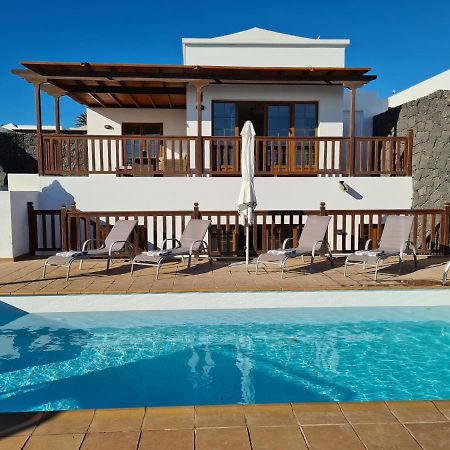 Luxury 4-Bedroom Villa With Heated Pool + Sea View 플라야블랑카 외부 사진