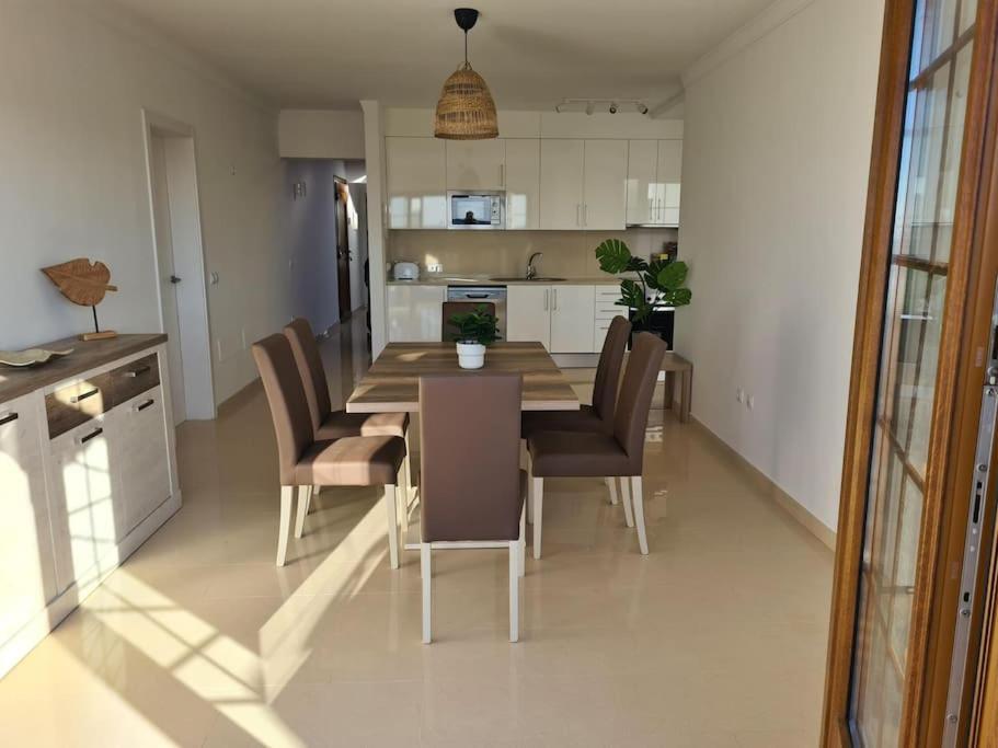 Luxury 4-Bedroom Villa With Heated Pool + Sea View 플라야블랑카 외부 사진