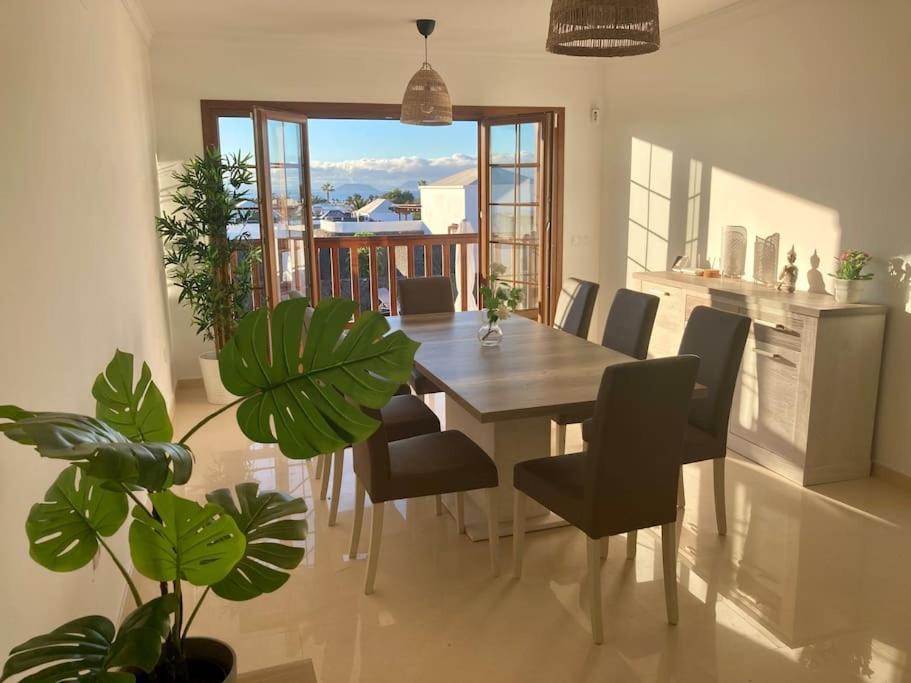 Luxury 4-Bedroom Villa With Heated Pool + Sea View 플라야블랑카 외부 사진