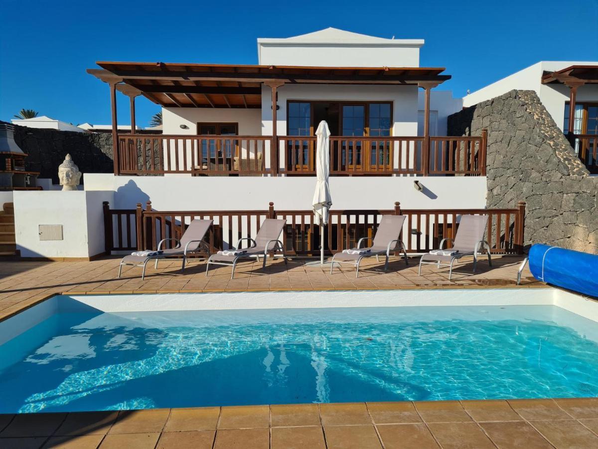 Luxury 4-Bedroom Villa With Heated Pool + Sea View 플라야블랑카 외부 사진