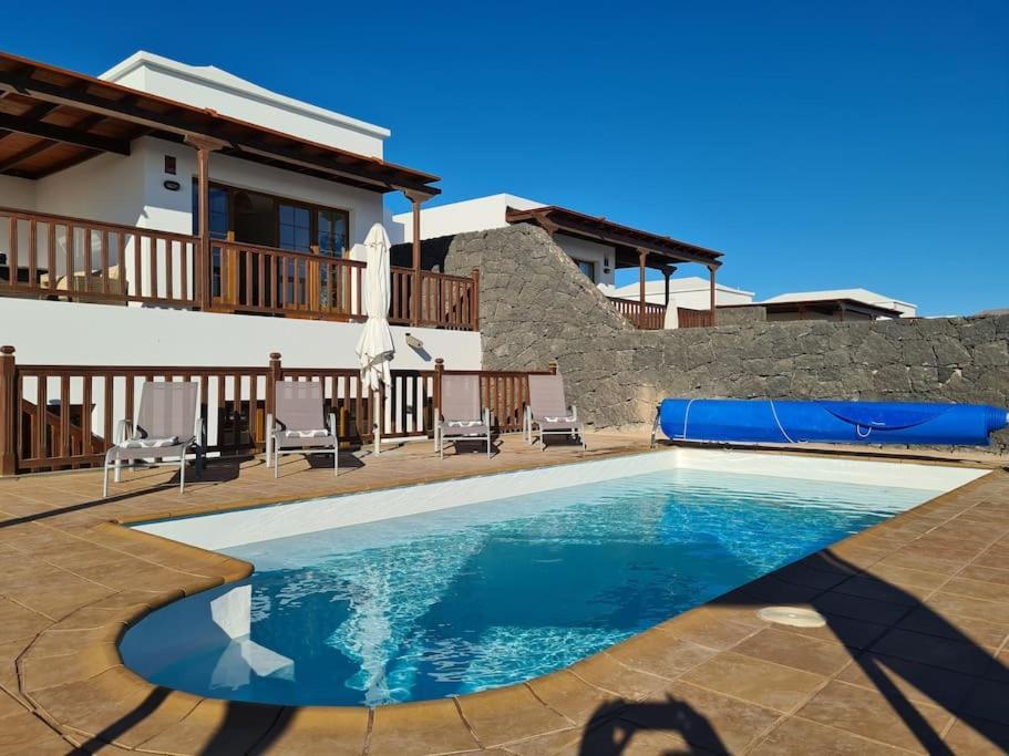 Luxury 4-Bedroom Villa With Heated Pool + Sea View 플라야블랑카 외부 사진