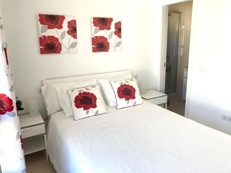 Luxury 4-Bedroom Villa With Heated Pool + Sea View 플라야블랑카 외부 사진