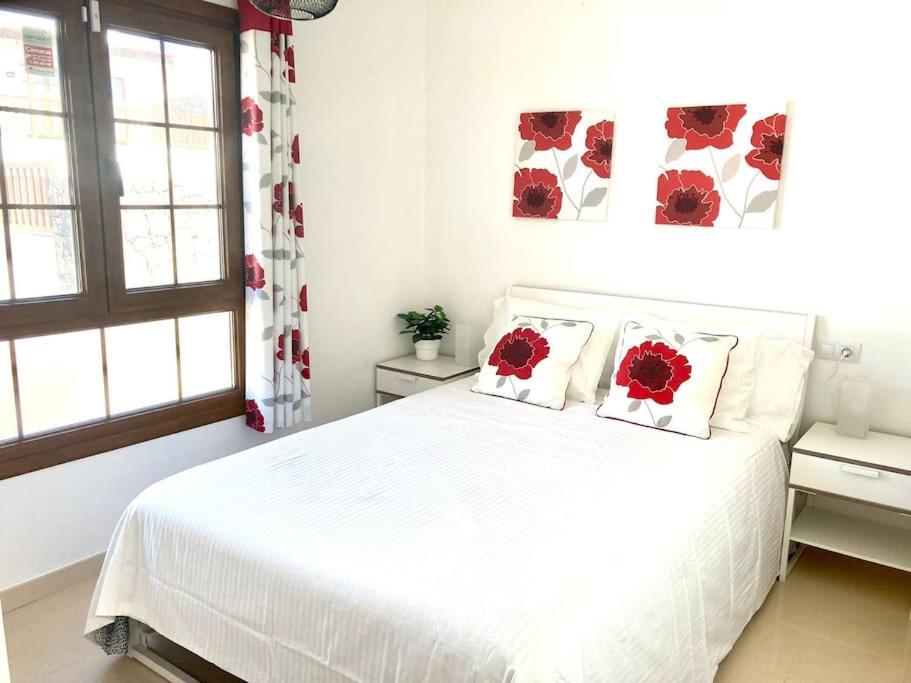 Luxury 4-Bedroom Villa With Heated Pool + Sea View 플라야블랑카 외부 사진