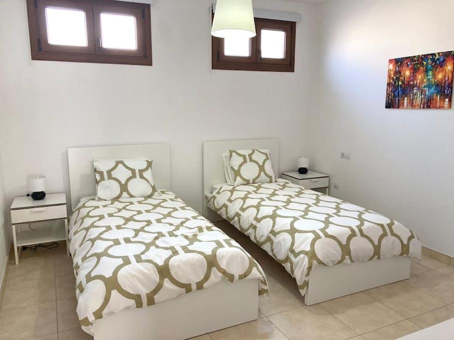 Luxury 4-Bedroom Villa With Heated Pool + Sea View 플라야블랑카 외부 사진