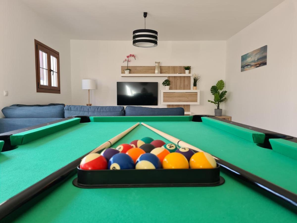 Luxury 4-Bedroom Villa With Heated Pool + Sea View 플라야블랑카 외부 사진