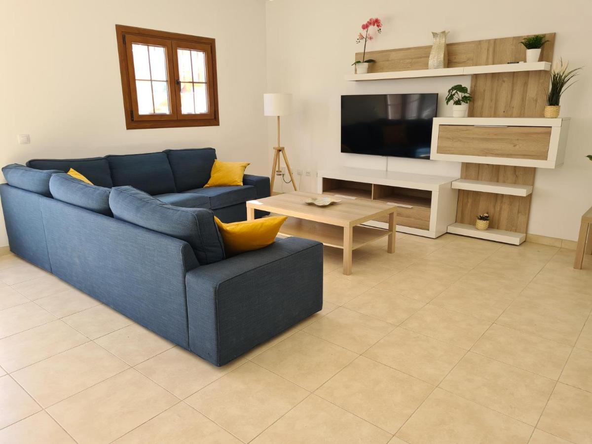 Luxury 4-Bedroom Villa With Heated Pool + Sea View 플라야블랑카 외부 사진