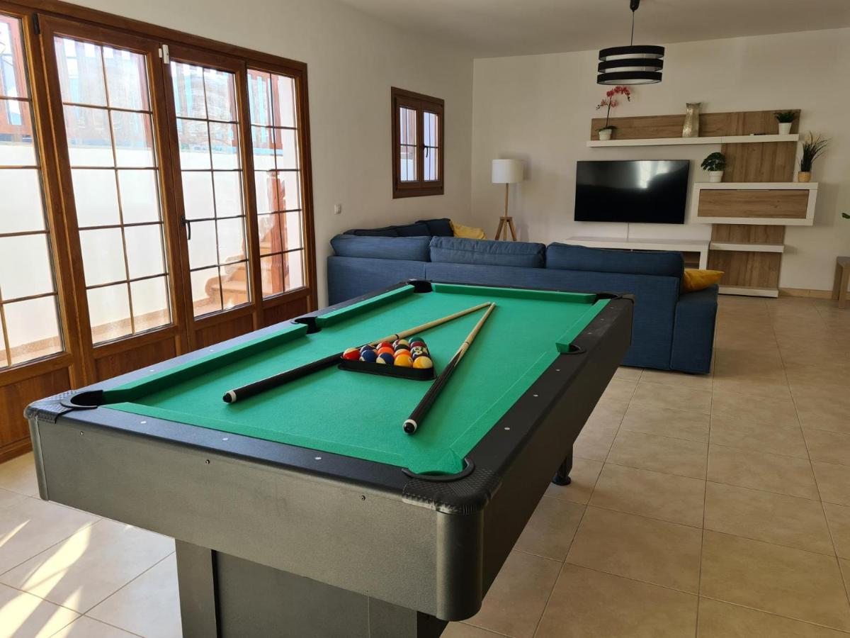 Luxury 4-Bedroom Villa With Heated Pool + Sea View 플라야블랑카 외부 사진